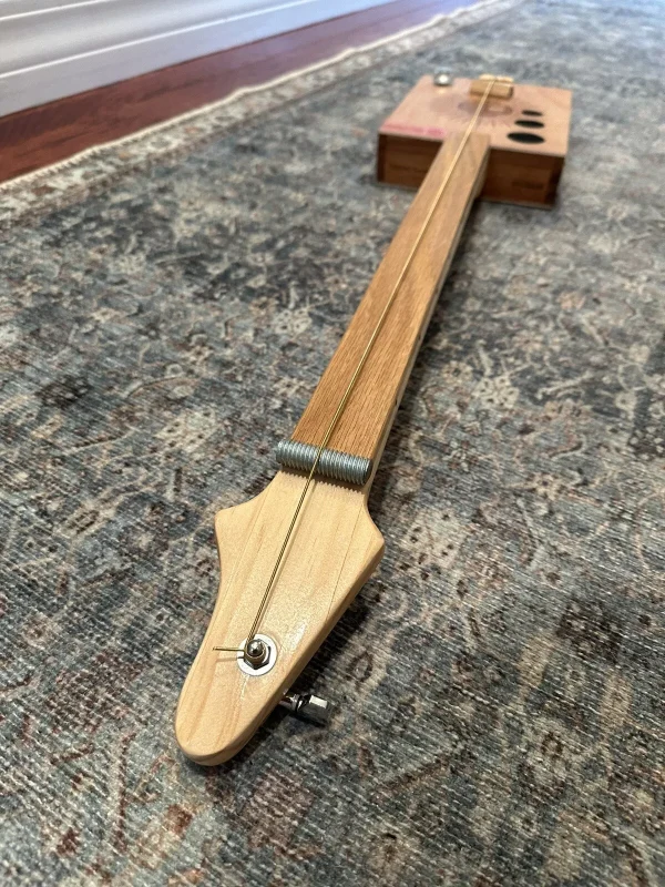 1-String Illusione Maduro Guitar - Image 2