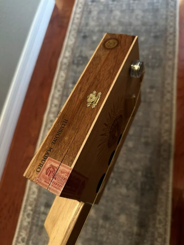 1-String Illusione Maduro Guitar - Image 5