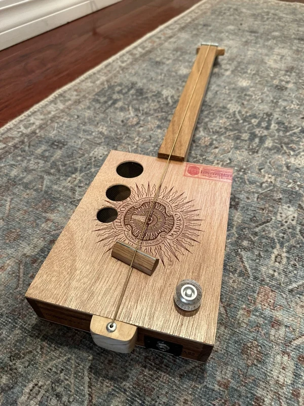 1-String Illusione Maduro Guitar